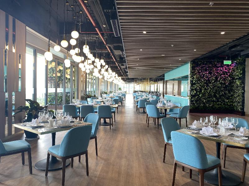 Vela Lan Ha Bay At Flamingo Cat Ba — bar