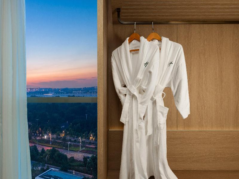 Holiday Inn Rizhao Seaview by IHG image