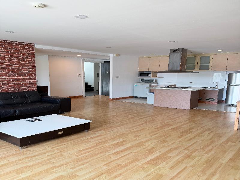 P Residence Thonglor image