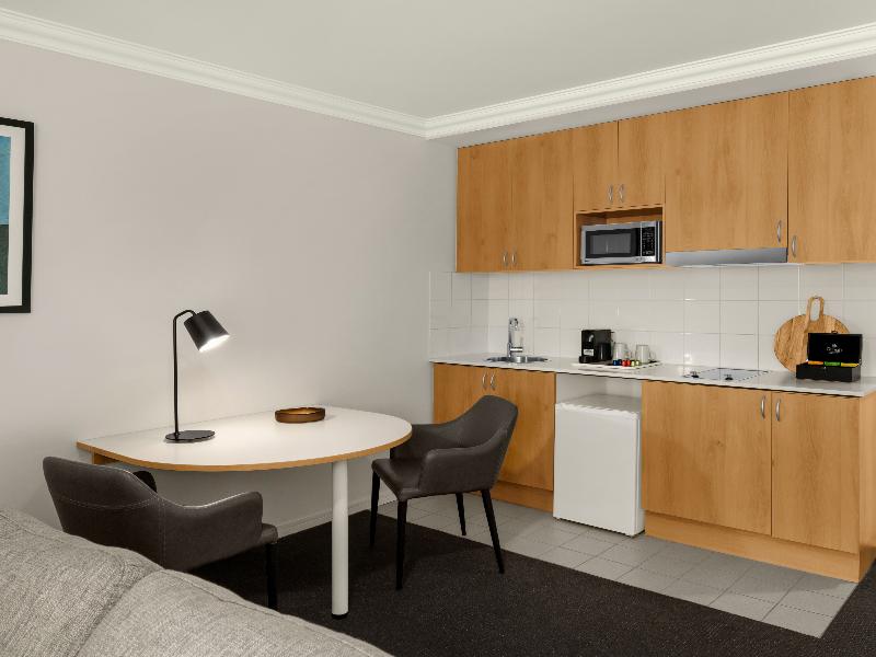 Oaks Perth Hotel image
