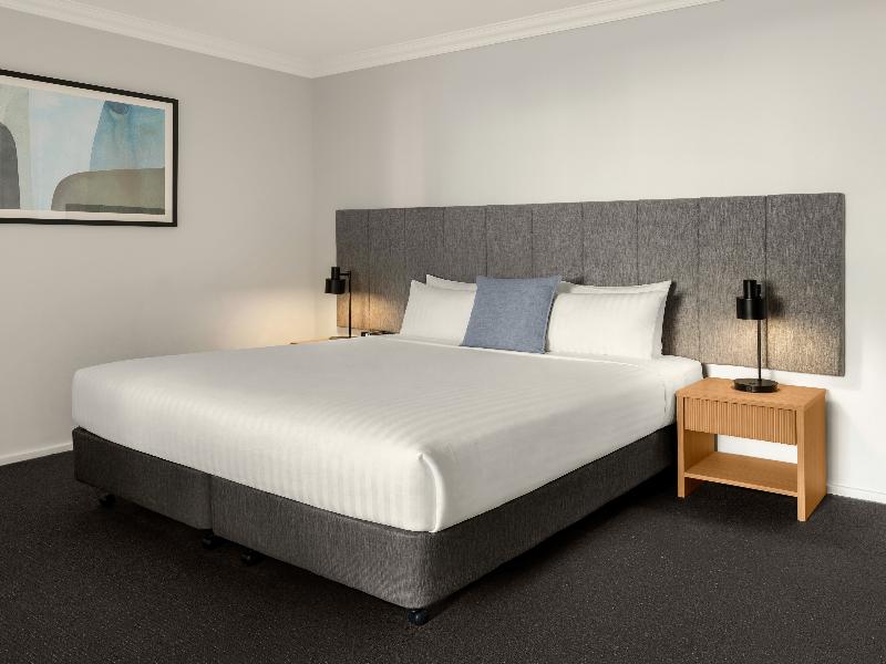 Oaks Perth Hotel image
