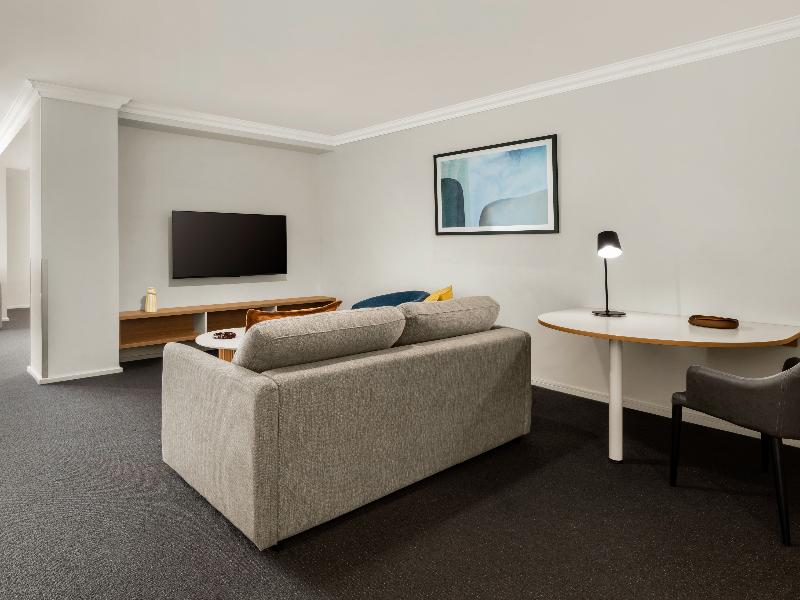 Oaks Perth Hotel image