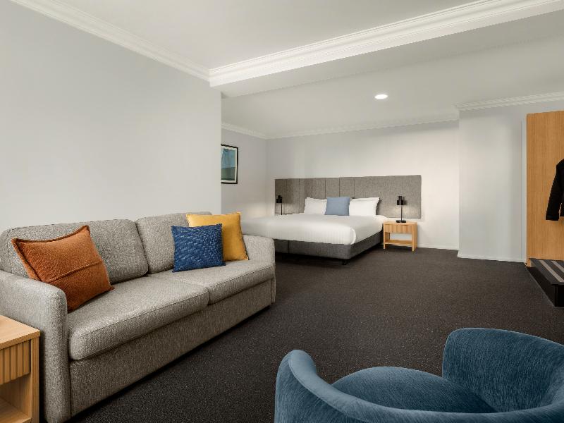 Oaks Perth Hotel image