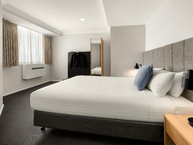 Oaks Perth Hotel image