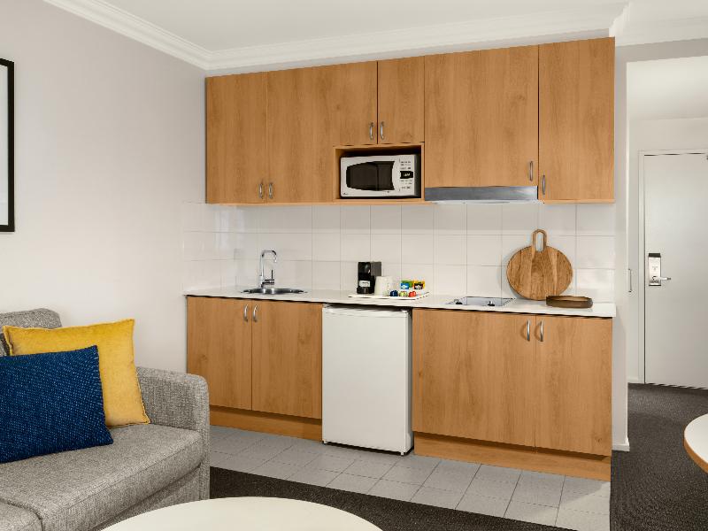 Oaks Perth Hotel image