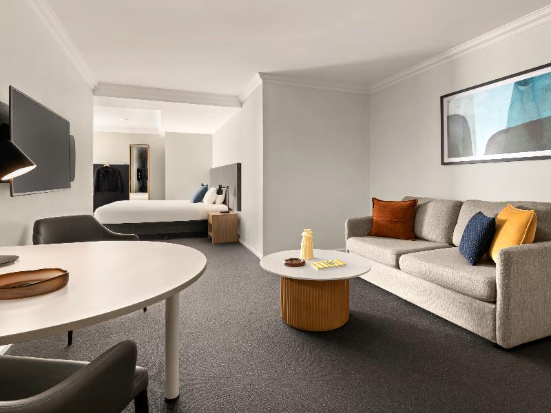 Oaks Perth Hotel image