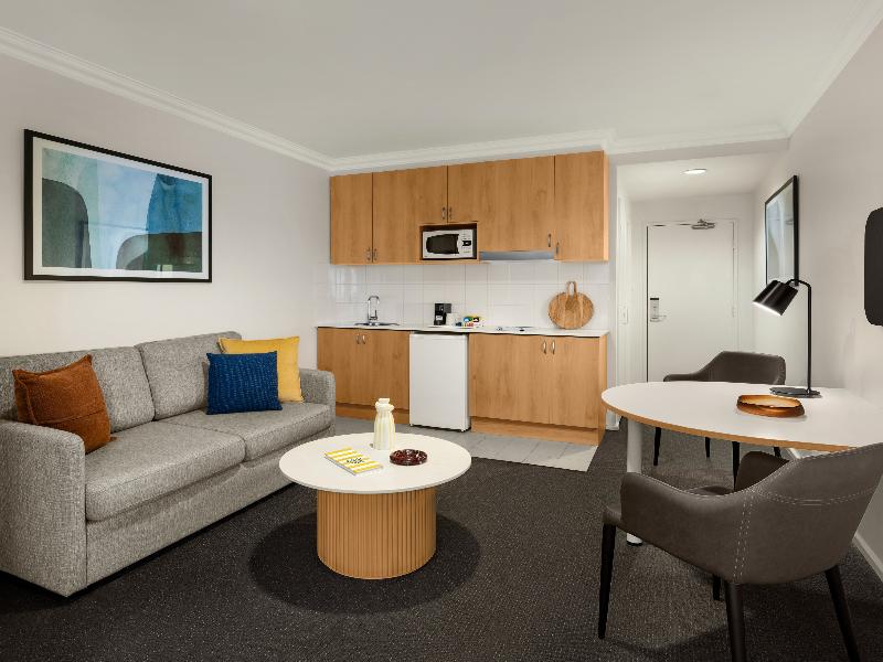 Oaks Perth Hotel image