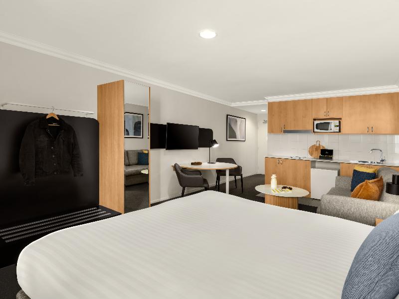 Oaks Perth Hotel image