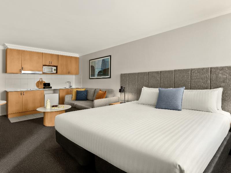 Oaks Perth Hotel image
