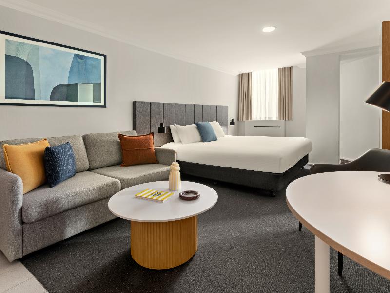 Oaks Perth Hotel image