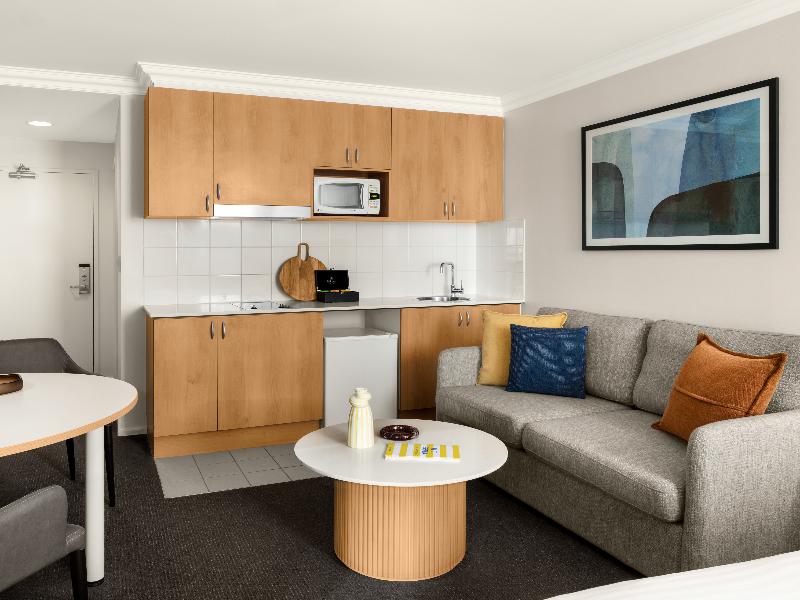 Oaks Perth Hotel image