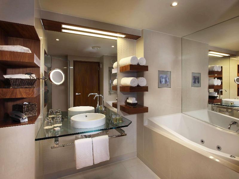 Sofitel Queenstown Hotel Spa image