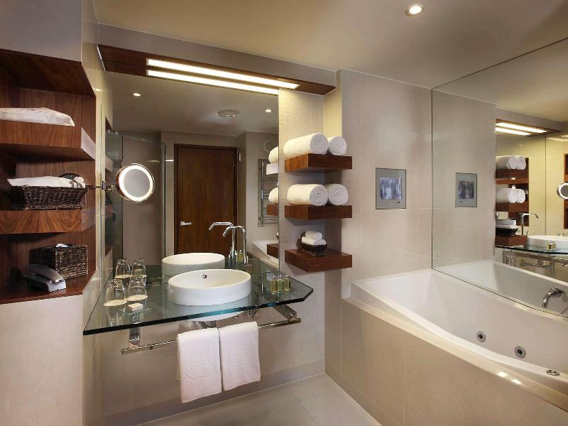 Sofitel Queenstown Hotel Spa image