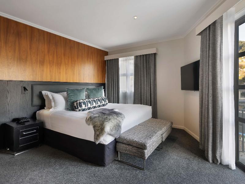 Sofitel Queenstown Hotel Spa image