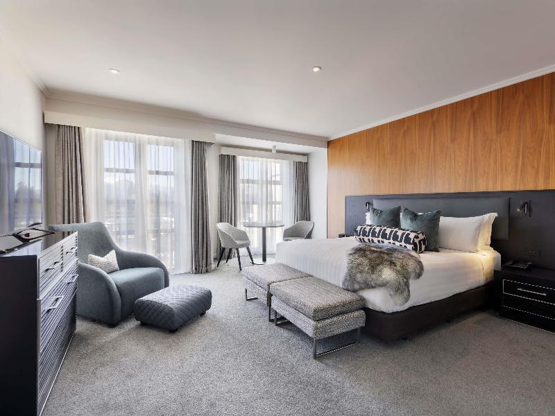 Sofitel Queenstown Hotel Spa image