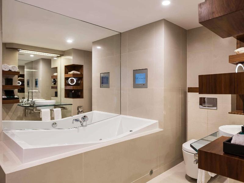 Sofitel Queenstown Hotel Spa image