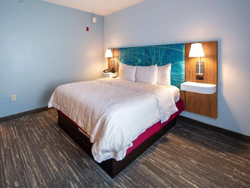 Hampton Inn & Suites Charlotte Airport image
