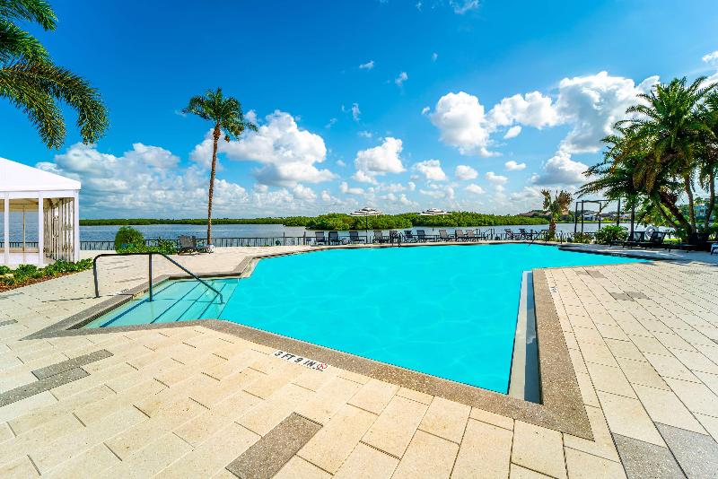 Doubletree Guest Suites Tampa Bay