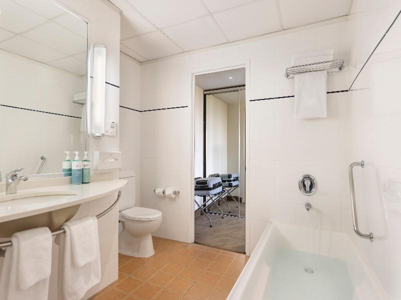 Novotel Auckland Ellerslie image