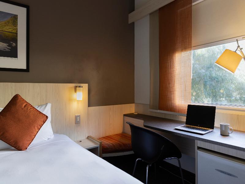 Ibis Auckland Ellerslie image