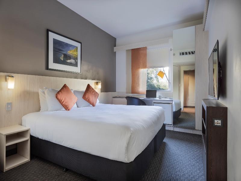 Ibis Auckland Ellerslie image