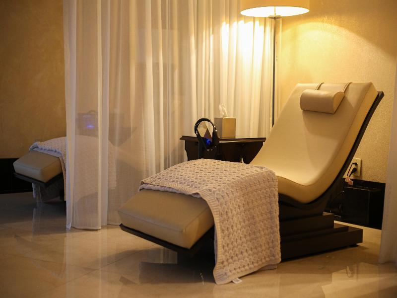 Stay in style at The Roosevelt New Orleans, A Waldorf Astoria Hotel