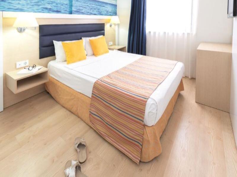 Double Room for Single Use, Economy