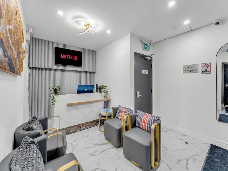Plush Hotel — photo 11