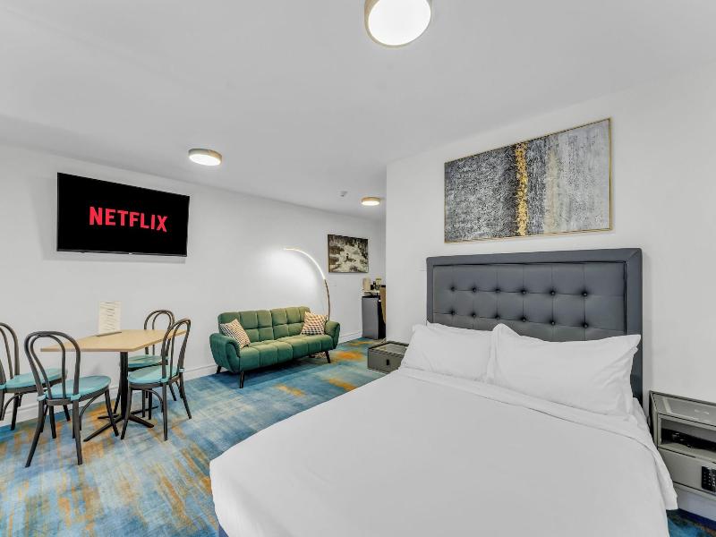 Plush Hotel — photo 40