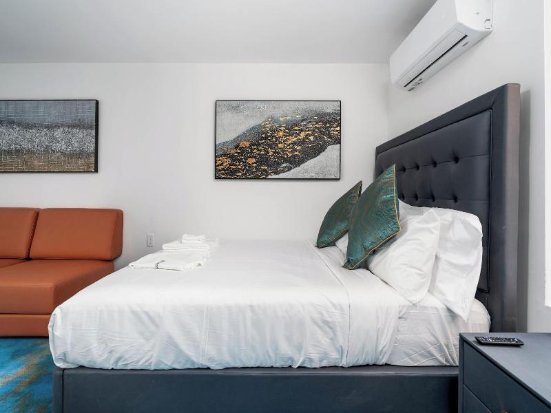Plush Hotel — photo 27