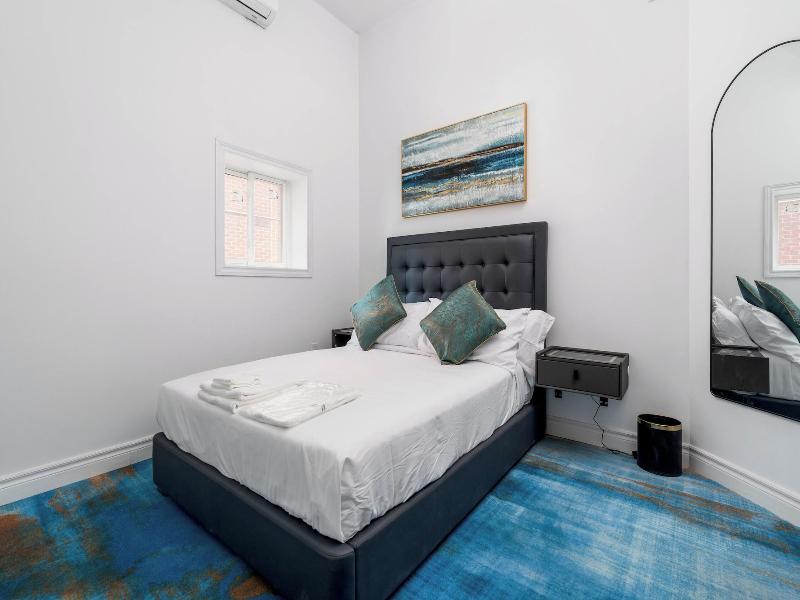 Plush Hotel — photo 10