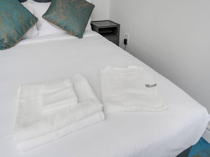 Plush Hotel — photo 9