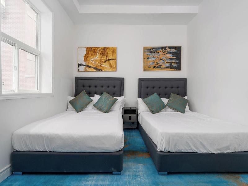 Plush Hotel — photo 7
