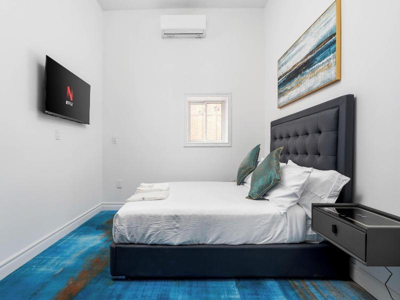 Plush Hotel — photo 5