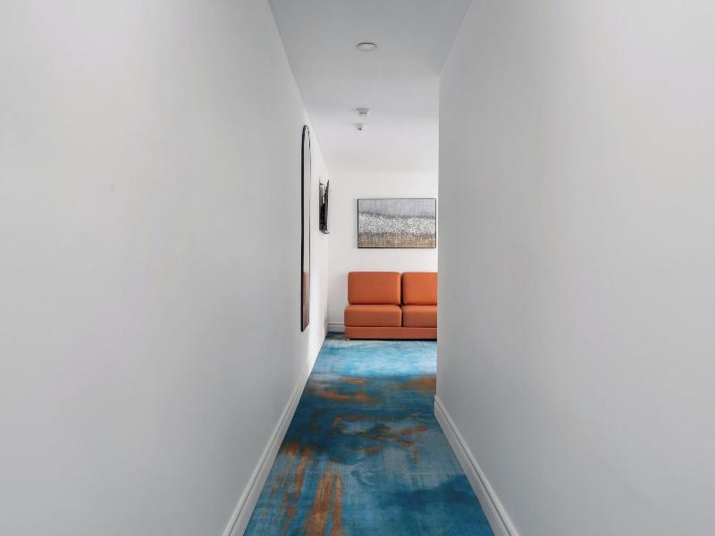 Plush Hotel — photo 4