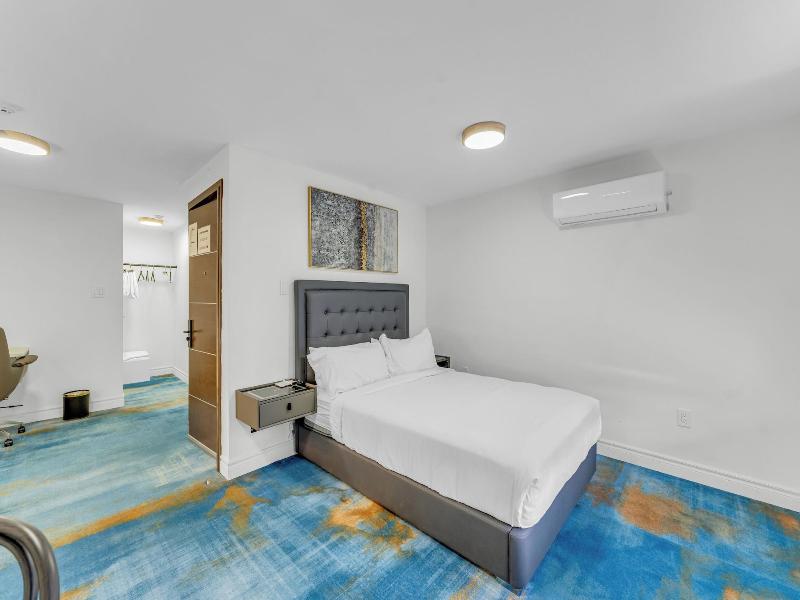 Plush Hotel — photo 20