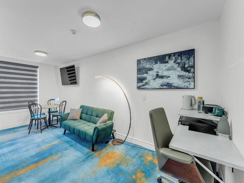 Plush Hotel — photo 19
