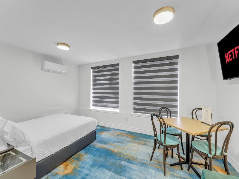 Plush Hotel — photo 18