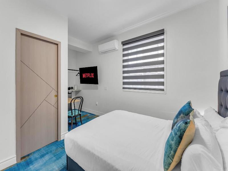 Plush Hotel — photo 16
