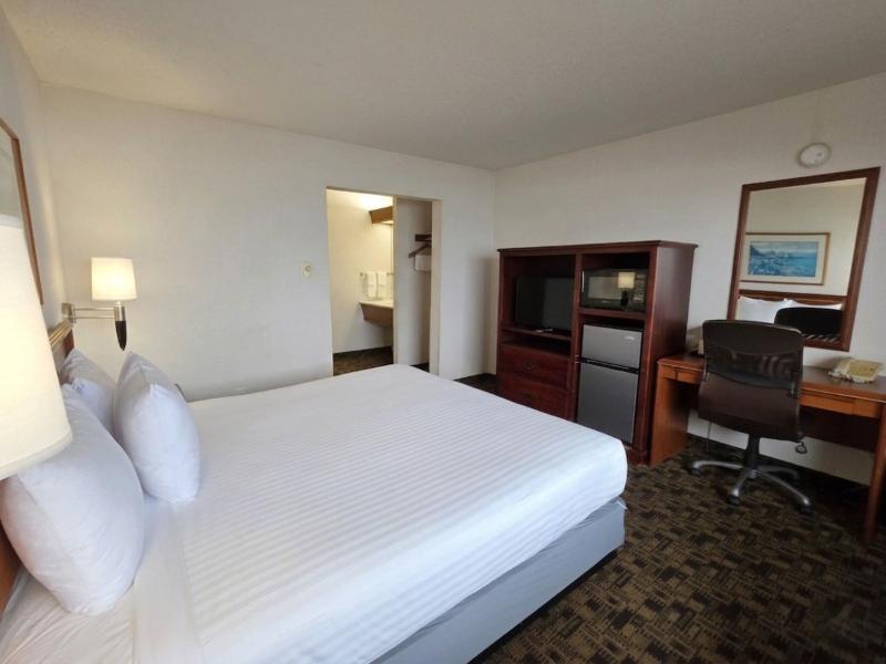 Seagrass Oceanfront Inn image