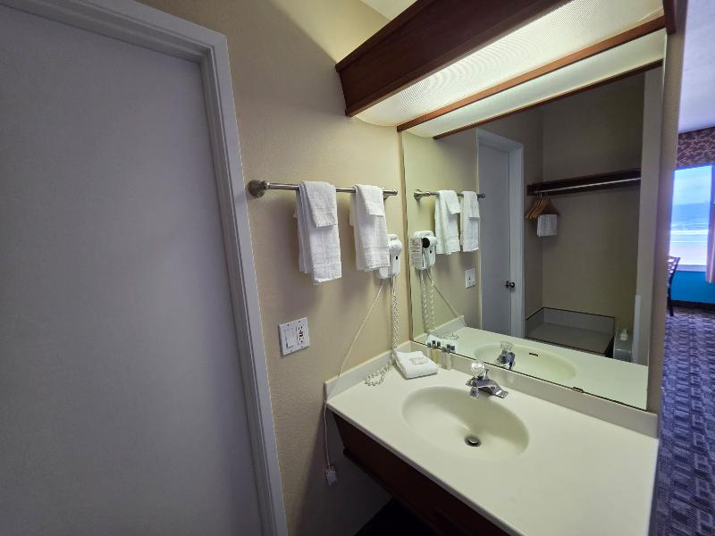 Seagrass Oceanfront Inn image