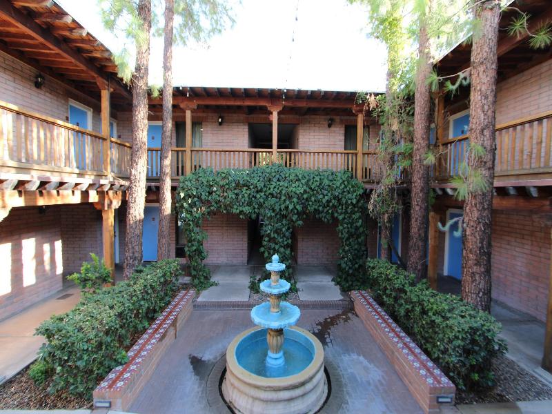Comfort Suites at Sabino Canyon image