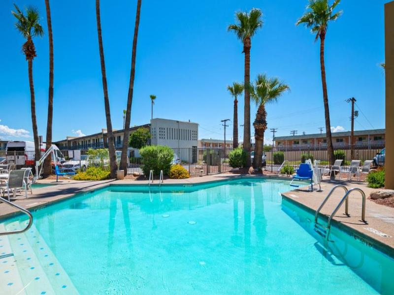 Red Roof Inn Tucson Downtown - University image