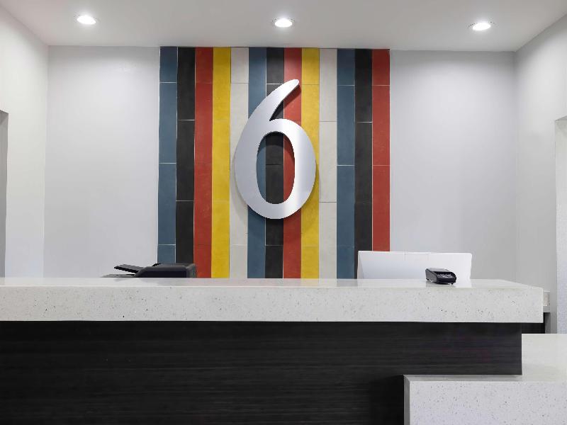 Econo Lodge Inn & Suites 5