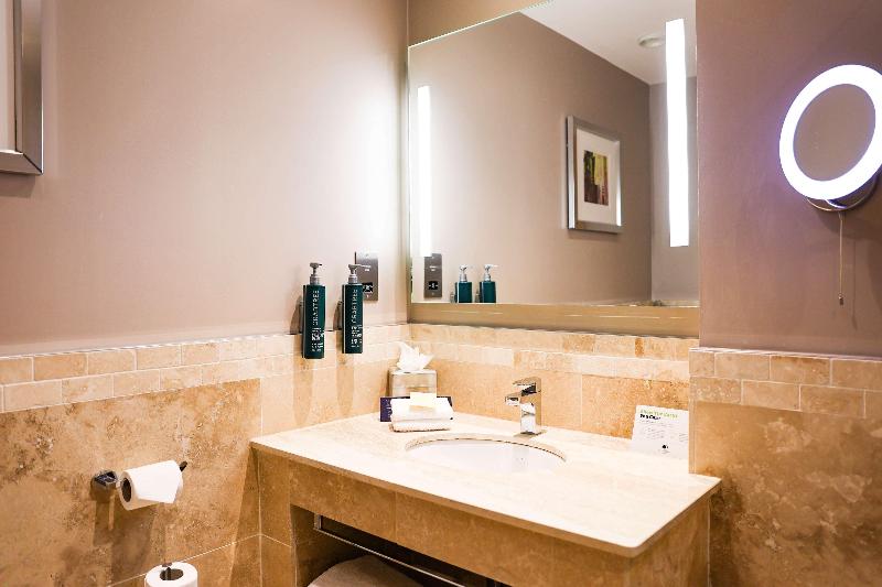 Doubletree by Hilton Milton Keynes image