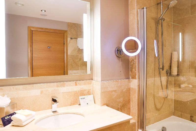 Doubletree by Hilton Milton Keynes image
