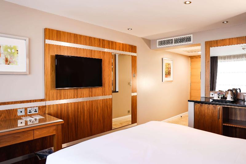 Doubletree by Hilton Milton Keynes image