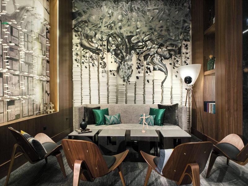 Renaissance Chicago Downtown Hotel image