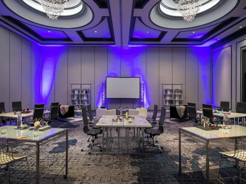 Renaissance Chicago Downtown Hotel image