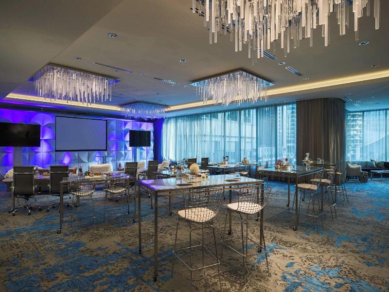 Renaissance Chicago Downtown Hotel image